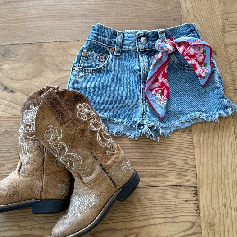 Vintage Levi’s denim shorts